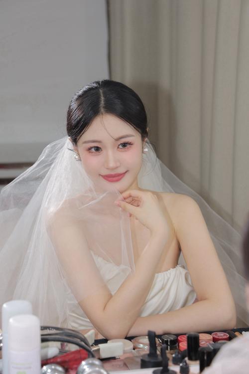 新娘必看!征服全场的婚礼造型攻略:从妆容到婚纱搭配全解析 新娘必看!征服全场的婚礼造型攻略:从妆容到婚纱搭配全解析